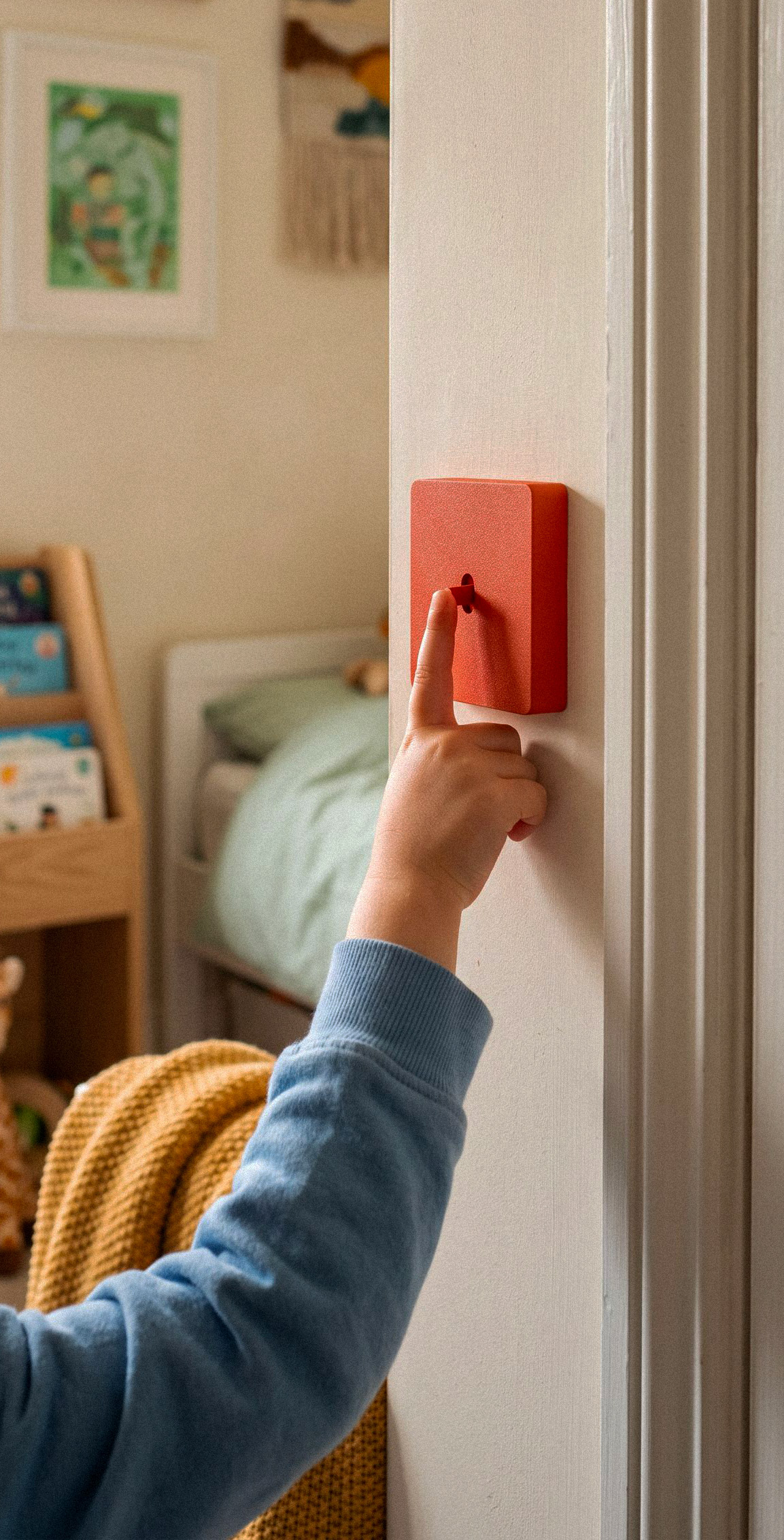 Habillage BUTTN terracotta dans une chambre d'enfant